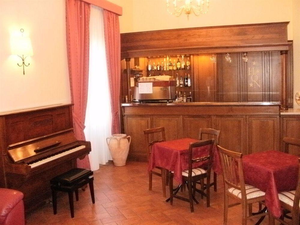 Hotel Oasi Da Paolo Castelluzzo Étterem fotó