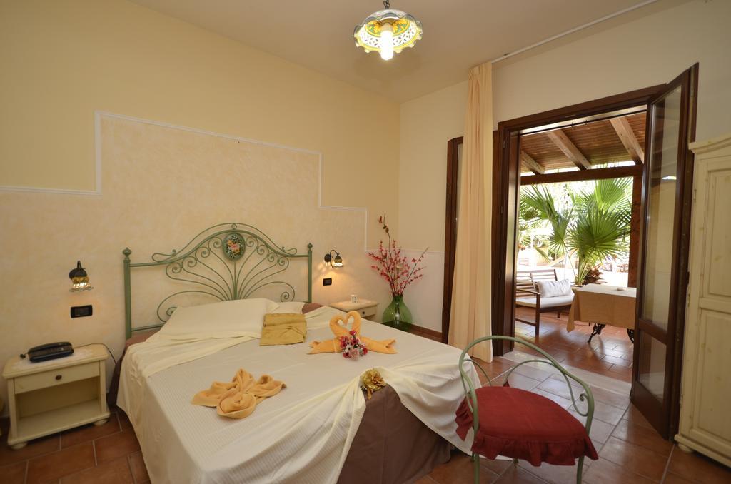 Hotel Oasi Da Paolo Castelluzzo Kültér fotó