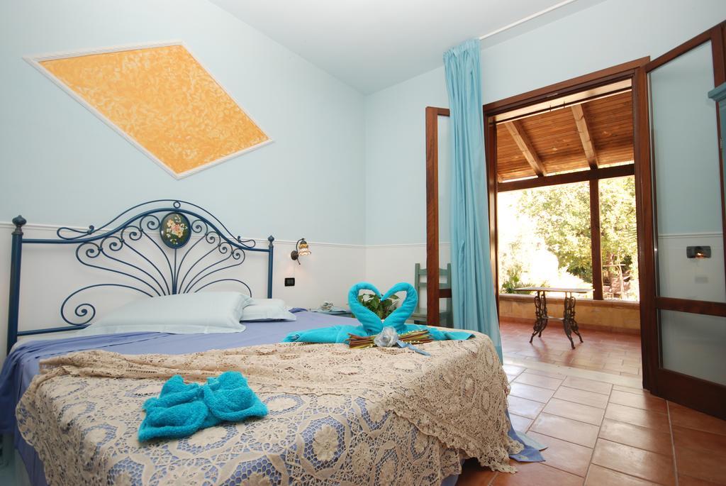 Hotel Oasi Da Paolo Castelluzzo Kültér fotó